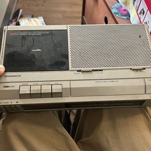 Magnavox tape player/radio